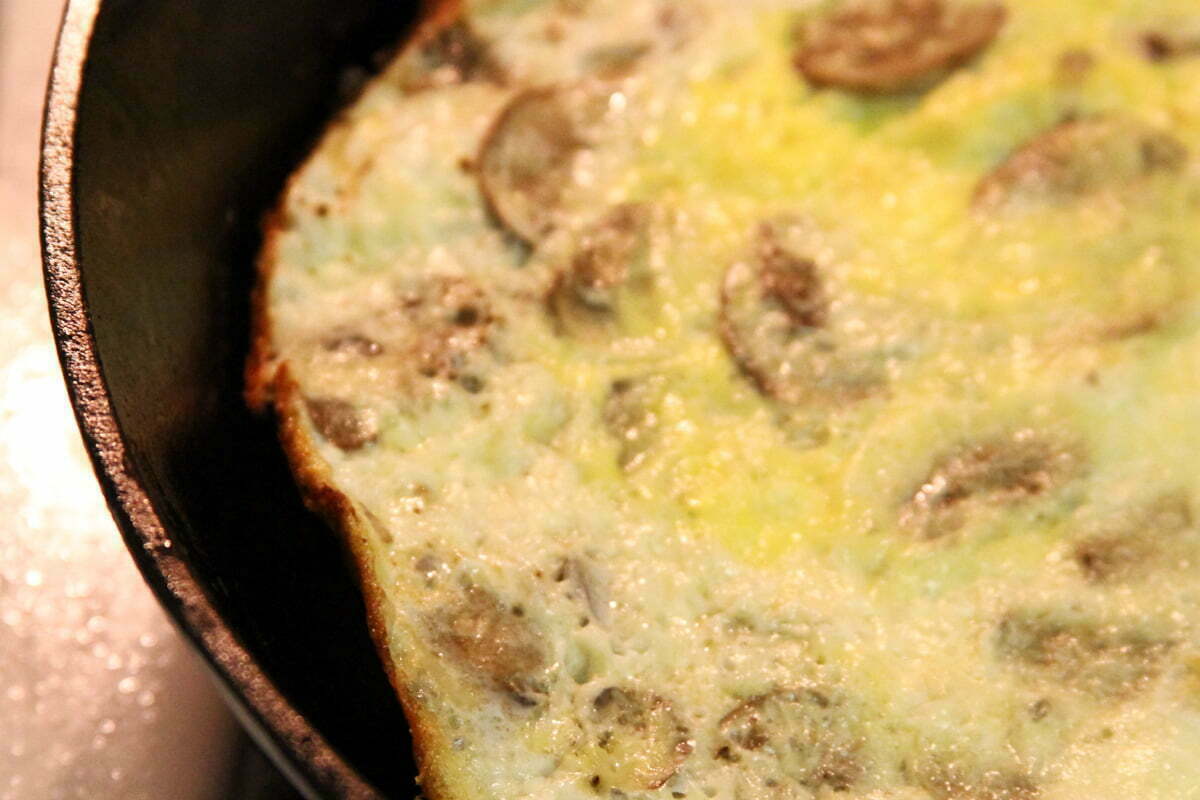 A finished frittata lies in the pan before eating.